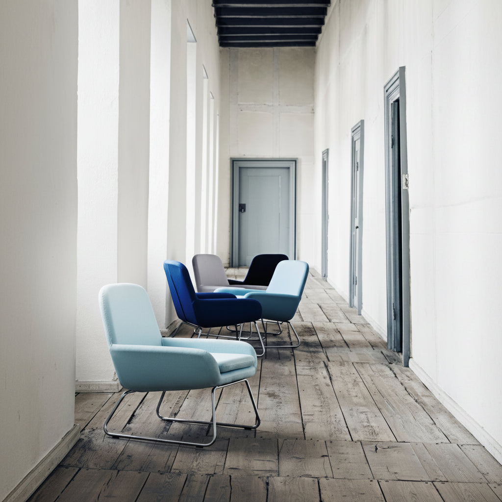 Coco SW | Gestoffeerde Loungefauteuil met Draaibare Kruisvoet