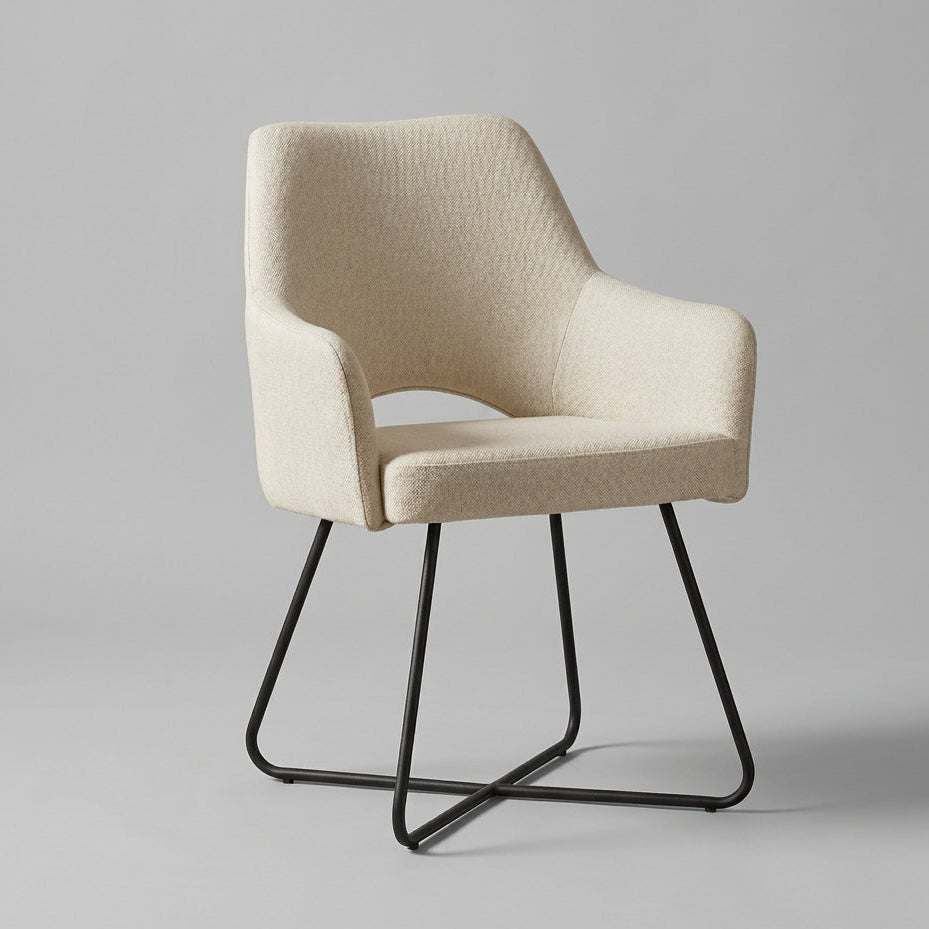 Vergaderstoel Nolan met zachte stoffen bekleding, armleuningen en zwart metalen frame