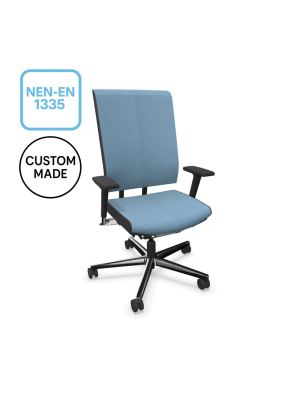 Afbeelding van de Viasit Scope Bureaustoel, een ergonomische stoel met een dynamische rugleuning en verstelbare zithoogte en zitdiepte. Uitgevoerd in een modern design met ademende netweave rugleuning, recyclebare materialen en verstelbare armleuningen. I