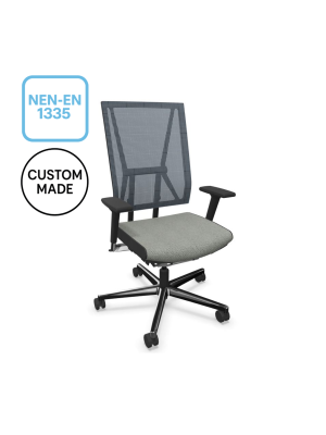 Afbeelding van de Viasit Scope Bureaustoel Netweave, een ergonomische bureaustoel met ademende netweave rugleuning en verstelbare zithoogte en zitdiepte. De stoel heeft een modern design, synchroonmechaniek met gewichtsregeling, en is gemaakt van duurzame