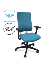 Afbeelding van de Viasit Newback Bureaustoel, een ergonomische bureaustoel met verstelbare neksteun, ademende rugleuning en synchroonmechanisme. Uitgevoerd in een modern design met hoogwaardige materialen, geschikt voor gebruik in kantooromgevingen en thu