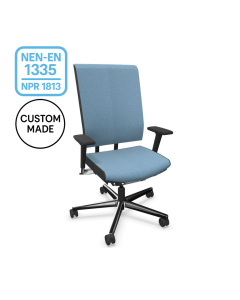 Ergonomische Viasit Scope Bureaustoel NPR met verstelbare zwarte rugleuning, ademend mesh-materiaal en een modern ontwerp. Gecertificeerd volgens NEN-EN 1335, geschikt voor kantoor- en thuiswerkplekken. Voorzien van 4D-armleuningen, puntsynchroonmechaniek